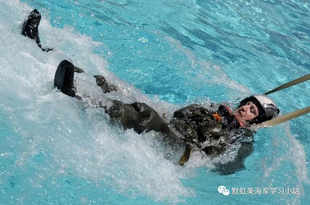 讓“海空衛士”返航(háng)要靠給力的救生裝備、訓(xùn)練和體係(圖(tú)7)