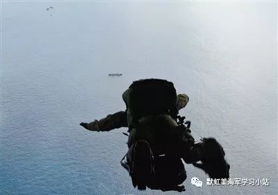 讓“海空衛士”返航要靠給力的救生裝備、訓練和體係(圖10)